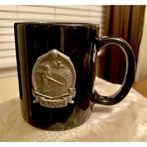 AWESOME GOLF GOLFER SAND TRAP PEWTER EMBLEM MUG BLACK CERAMIC GOLF CUP